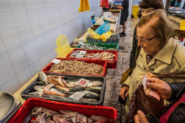 Split: Bogata ponuda ribe petkom u splitskoj ribarnici