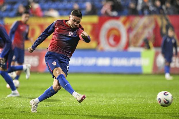 Podgorica: Zagrijavanje igrača prije početka utakmice Crna Gora - Hrvatska