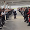 VIDEO Dirljiv video iz Brčkog, ovako su kolegu ispratili u mirovinu: 'Je l' moguće ovo!?'