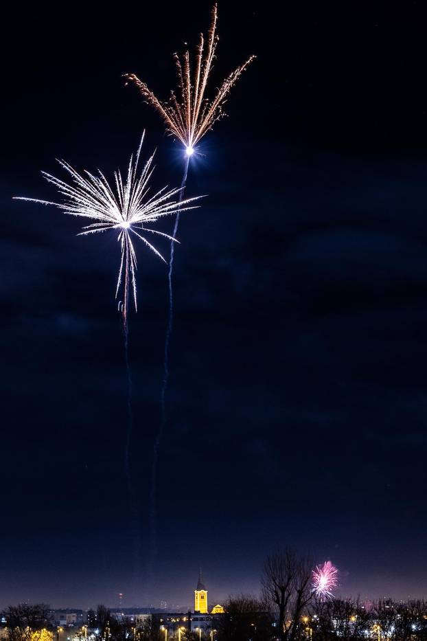 Vatromet u novogodišnjoj noći iznad Zagreba