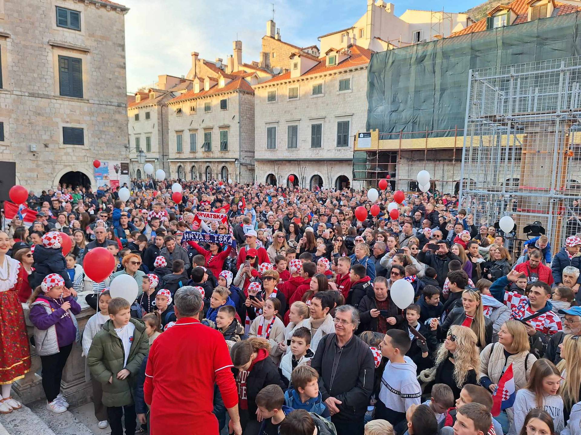 VIDEO Spektakularne scene sa Straduna. Pogledajte kako je Dubrovnik dočekao 'barakude'