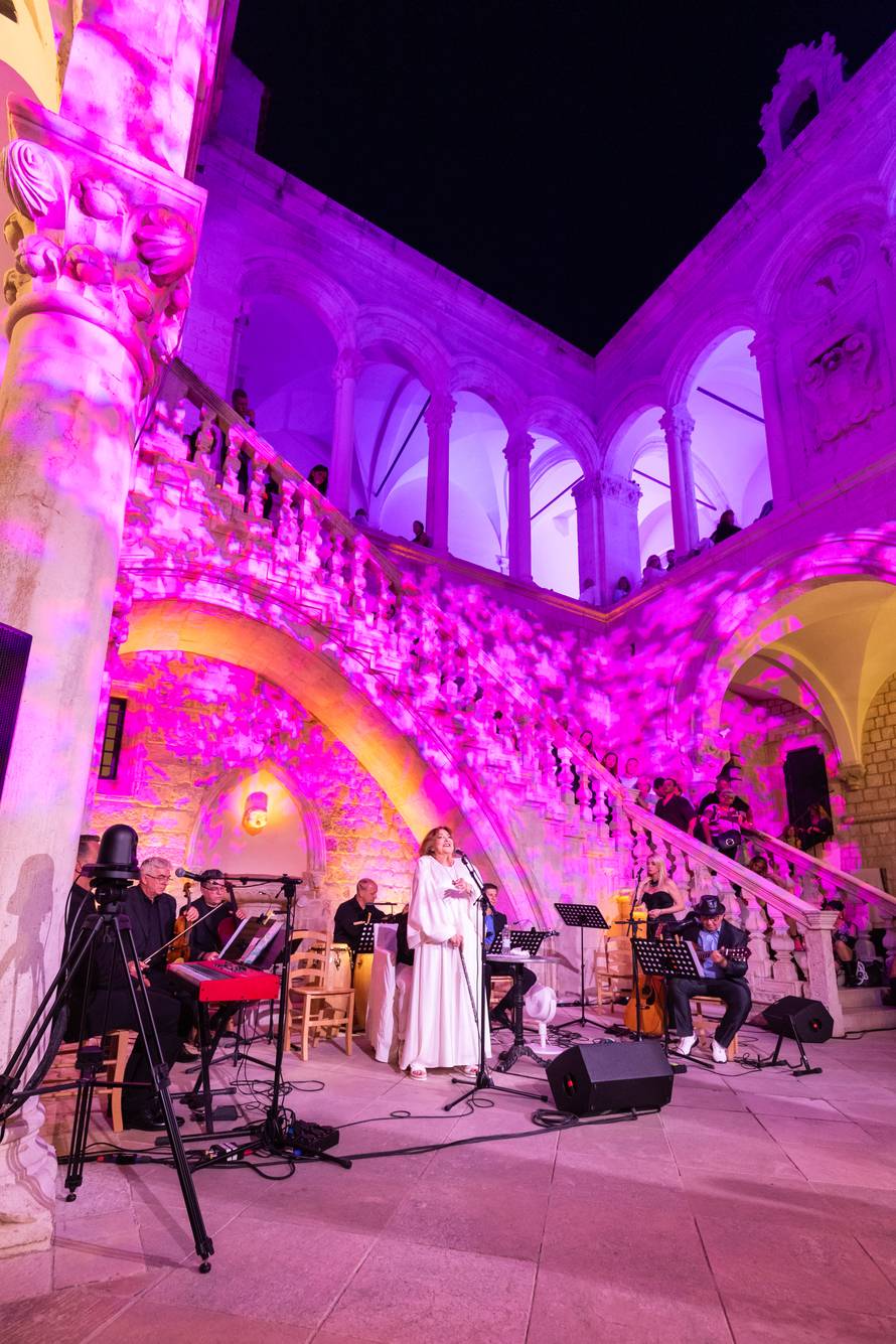 Prvi dubrovački oproštajni koncert Tereze Kesovije