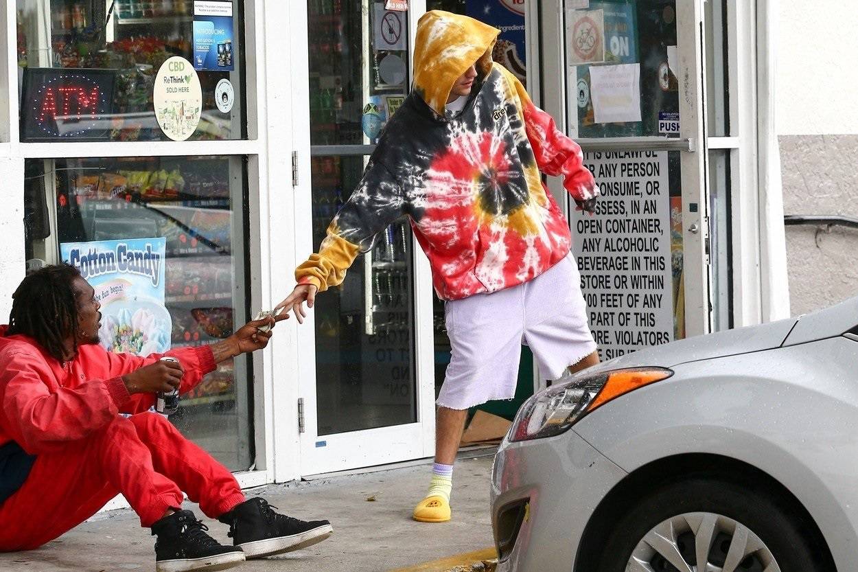 Justin Bieber helps out a homeless man ahead of a flight