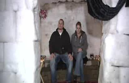 Djevojci izgradio dvorac od snijega i leda i zaprosio ju