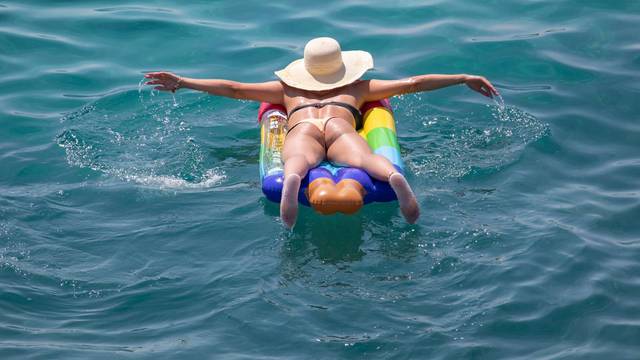 Plaža Banje - jedna od omiljenih plaža u Dubrovniku