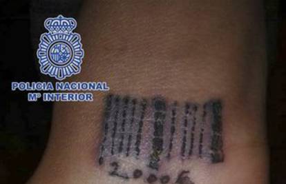 Uhitili svodnike, djevojkama su tetovirali bar kodove na ruku