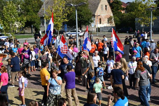 Pogledajte fotografije. U Sl. Brodu održan Hod za život