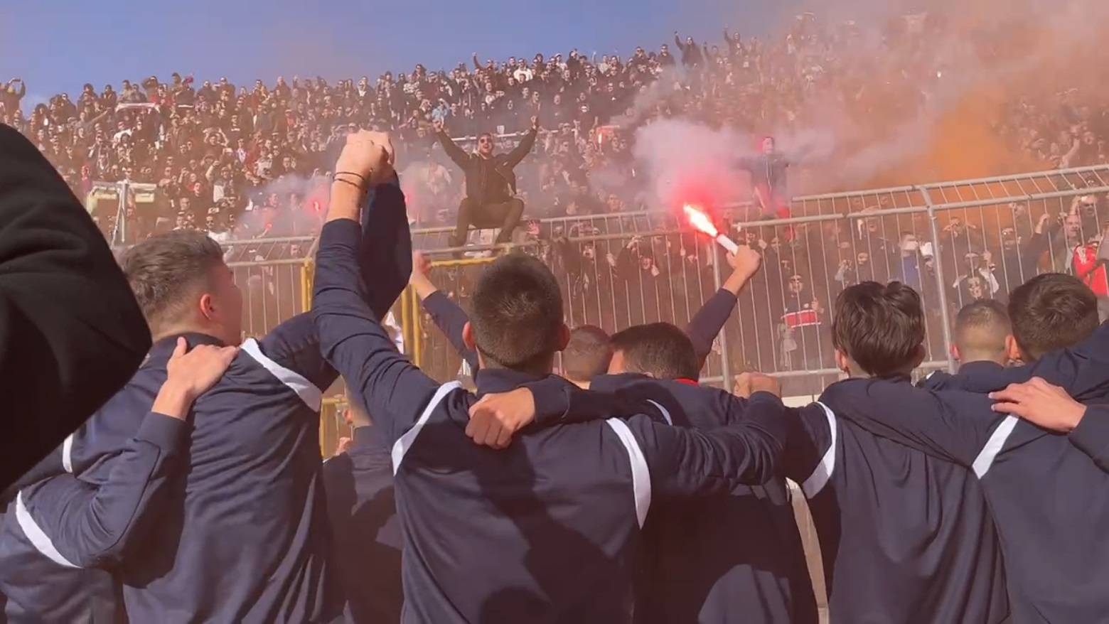 Tisuće su dočekale hajdukovce! Junior mahao bakljom, Torcida skandirala dvojici junaka 'bilih'