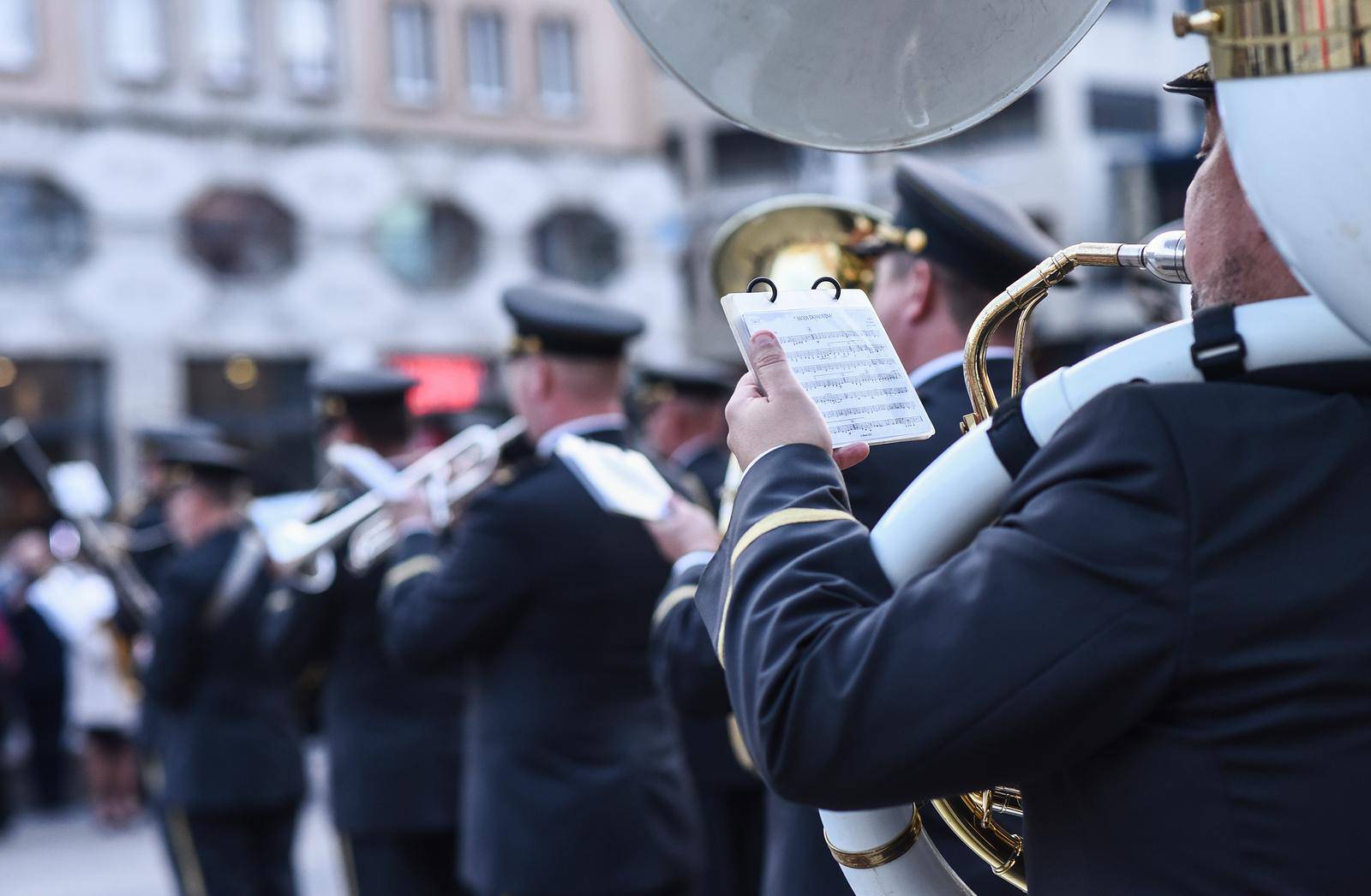 Zajednički nastup vojnih orkestara Republike Hrvatske i Republike Austrije na Trgu bana Josipa Jelačića u Zagrebu