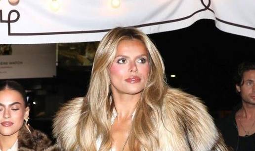 FOTO Ups! Bijela bluza otkrila je previ&scaron;e: Svi  gledali u bradavice, &ccaron;esto '&ccaron;asti' fotkama u tangama