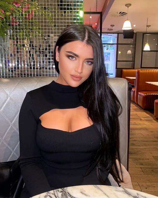 FOTO Istaknula je grudi za Dan zaljubljenih pa ju izvrijeđali: 'Slomila me tolika mržnja'