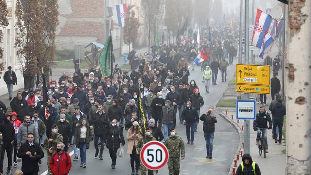 Vukovar: U posebnim epidemiološkom mjerama krenula Kolona sjećanja