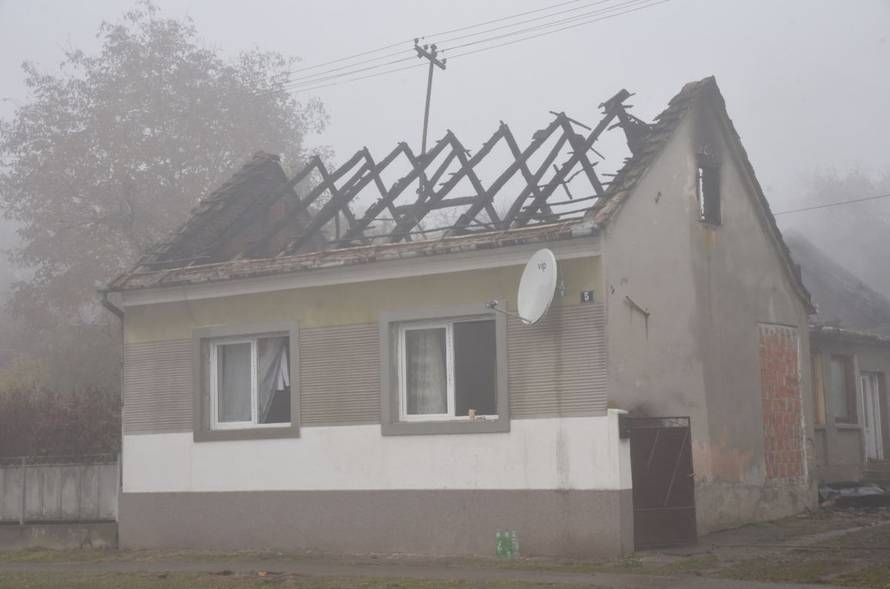 VIDEO Obitelj sa šestero djece u požaru ostala bez doma: 'Brzo se širio, ništa nismo sačuvali'