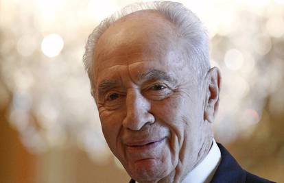 Peres imao teški moždani udar, stavili ga u induciranu komu