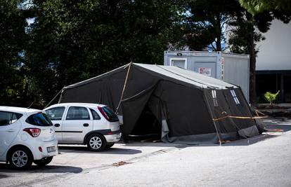 Vojska postavila dva šatora u Splitu, služit će kao čekaonica