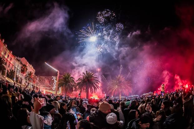 Željko Bebek i Baby Lasagna uvelu su Split u Novu 2026. godinu uz vatromet i dronove