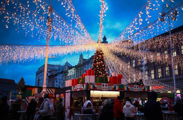 Zagreb: Zagrebački Advent na Trgu bana Jelačića
