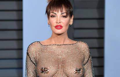 Albanska pjevačica je na party nakon Oscara došla golih grudi