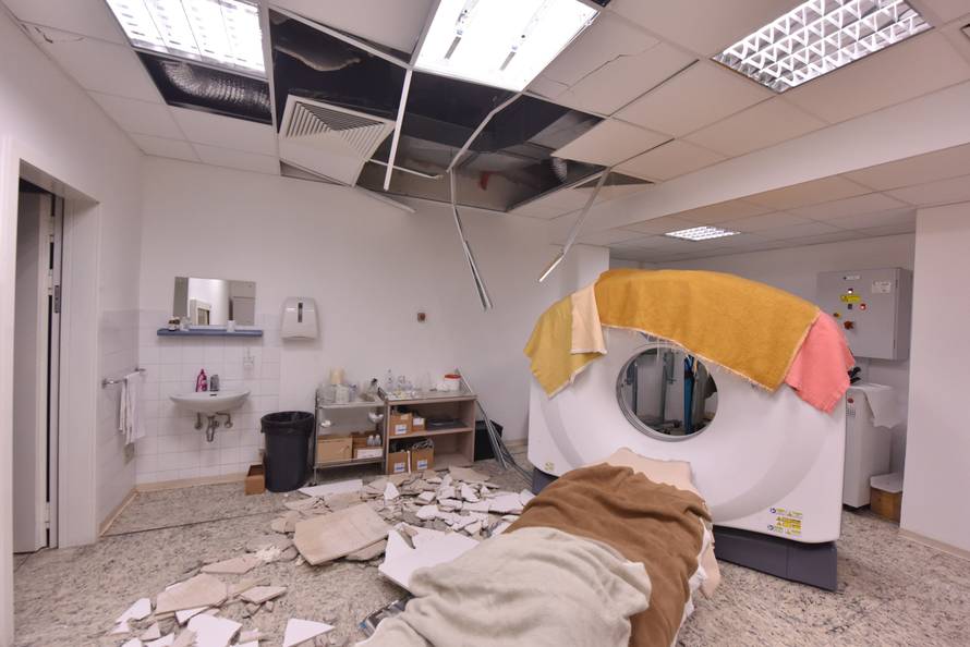 Komadi teški i do 3 kg: Urušila se žbuka u bolnici u Šibeniku