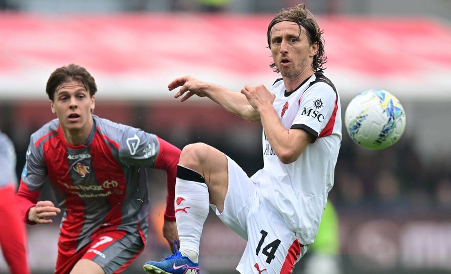 Serie A - Cremonese v AC Milan