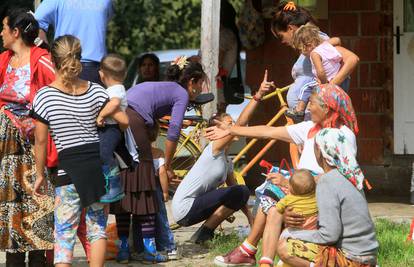 Romi žive u siromaštvu: Tek ih 40 posto završi osnovnu školu