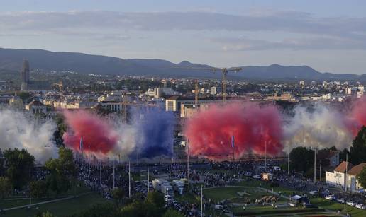 FOTO Vojni mimohod završio uz veličanstveni pirotehnički šou