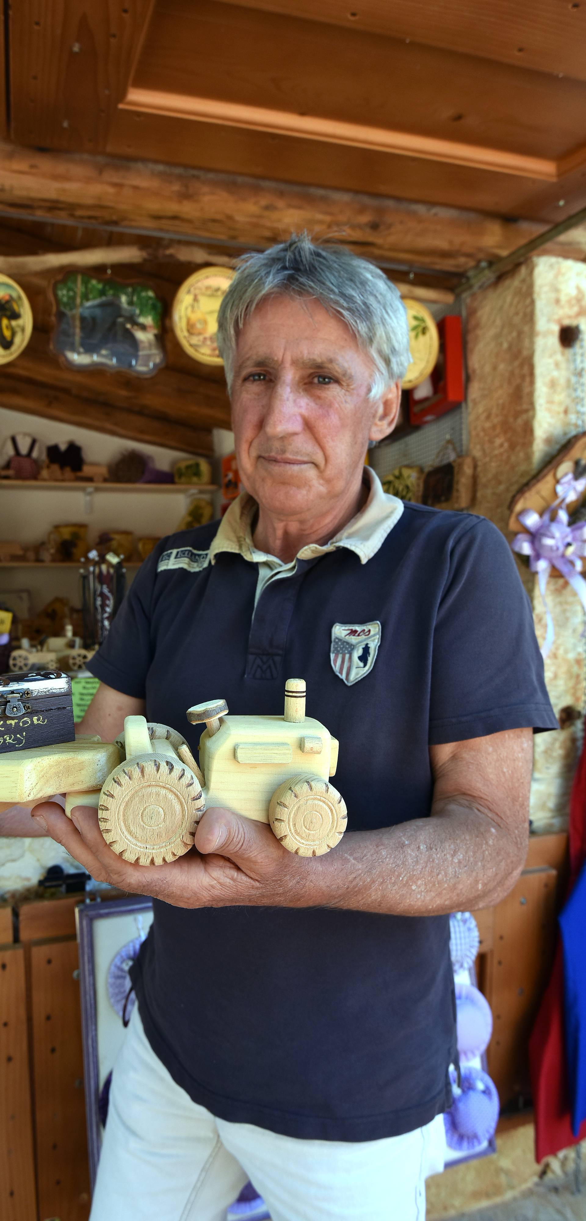 Silvio je naš kralj traktora: U kolekciji ima Ferrari, Porsche...