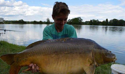 Antonio (16) se sat vremena borio sa šaranom od 20 kg