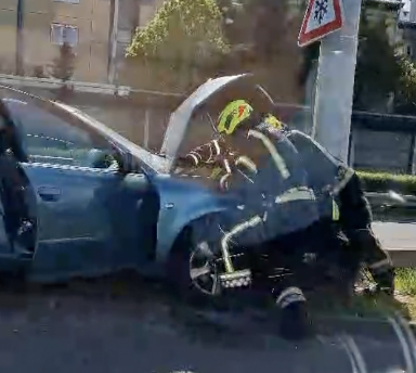 VIDEO Pa kako? Nije skrenuo ni lijevo ni desno i zabio se u stup kod Arene: 'Izgledalo je strašno'