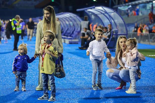 Zagreb: Igrači Dinama nakon utakmice naslov prvaka proslavili s obitelji