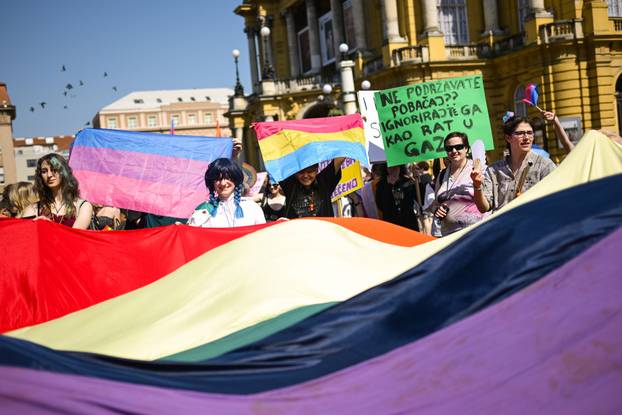 Zagreb: 24. Povorka ponosa LBGTIQ zajednica "Puna usta ponosa" prolazi centrom grada