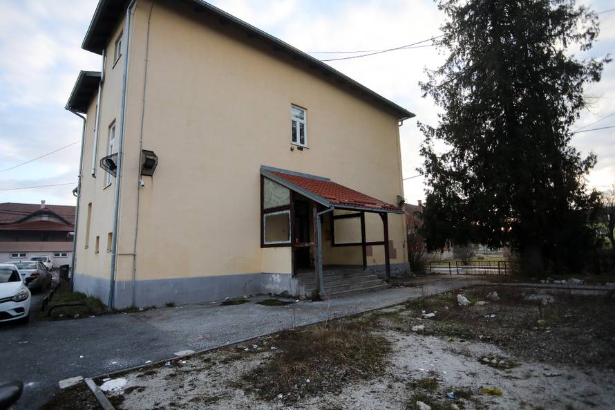 U Donjem Dragonošcu učenici još uvijek nakon potresa pohađaju školu u lokalnom DVD-u