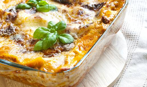 Ukusne lasagne s gorgonzolom, špekom i crvenim radičem