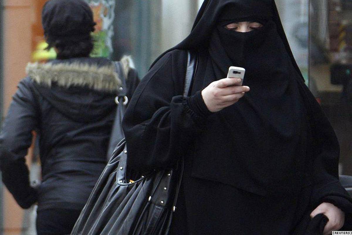 I Nizozemska uvodi zakon o zabrani nošenja burke i nikaba