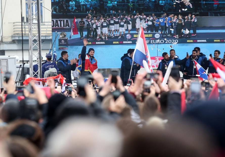 'Kauboji' proslavili srebro na Trgu: Predstavili 'novu himnu'