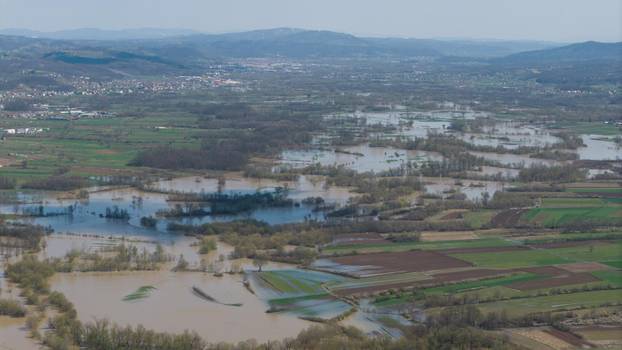 Na području Gračanice proglašeno je stanje neposredne opasnosti od poplava uslijed obilnih padavina