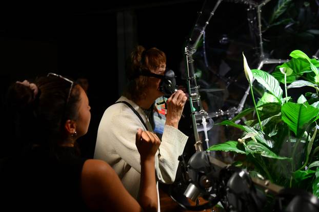 Zagreb: Instalacijom 'Disanje izvan granica' zamišlja se ljudski opstanak u svemiru