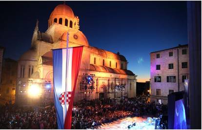 Počeo 60. Međunarodni dječji festival u Šibeniku: Prve redove zauzeli su znatiželjni mališani...