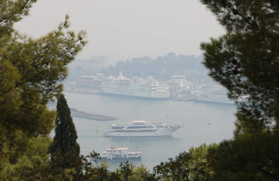 Split  prekriven dimom zbog požara kod Tomislavgrada