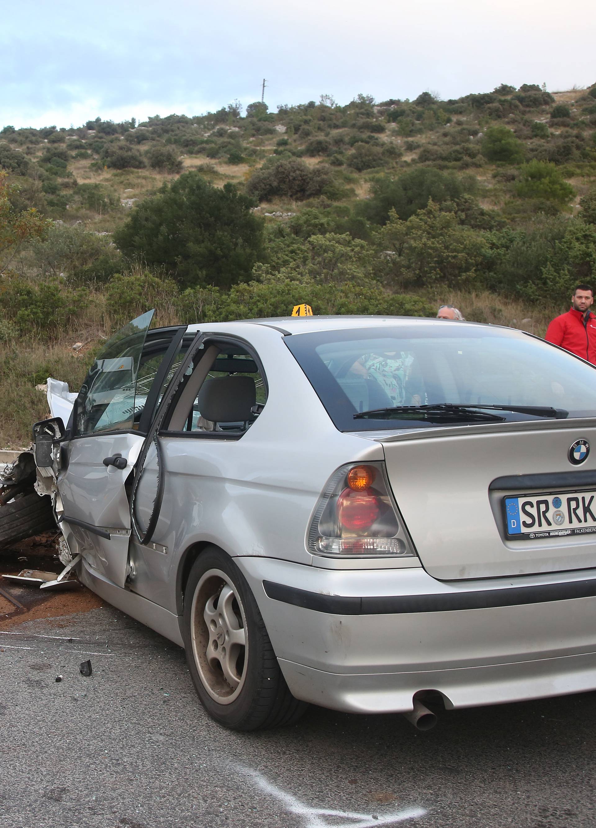 Krš i lom na ulazu u Šibenik: BMW bez pola prednjeg dijela