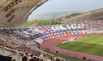 FOTO Navijači Hajduka razvili koreografiju za 74. rođendan: 'Otac ulica, majka Torcida...'