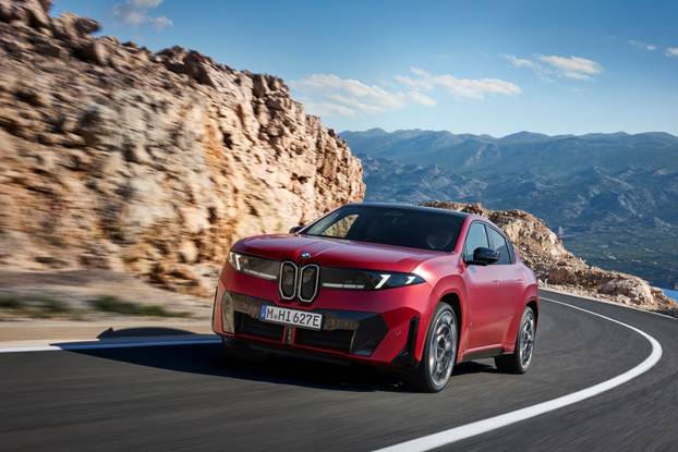 FOTO Ovo je novi BMW IX4: Coupe na struju ima 612 'konja'
