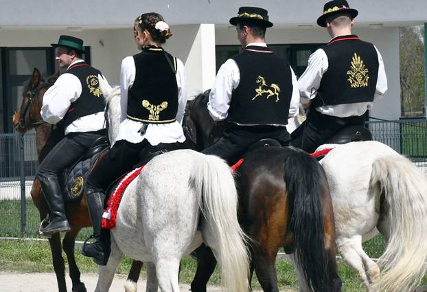 U Velikoj Kopanici održana manifestacija Uskrsno jahanje 