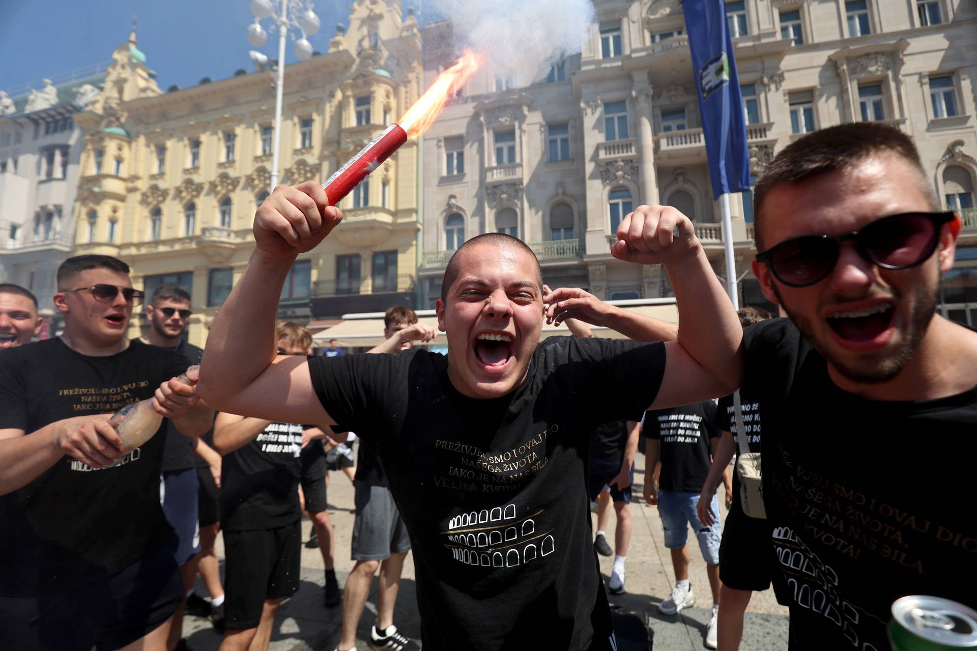 Zagrebački maturanti okupljaju se na Trgu bana Jelačića od kuda će krenuti prema Bundeku