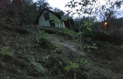 Zbog obilne kiše se aktiviralo veće klizište, stanari zbrinuti