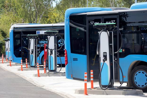 Zagreb: Tomislav Toma&scaron;evi&cacute; predstavio nova 62 elektri&ccaron;na autobusa