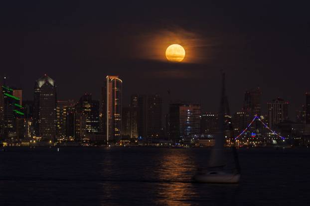 A super moon, known as the Blue Moon, rises over California