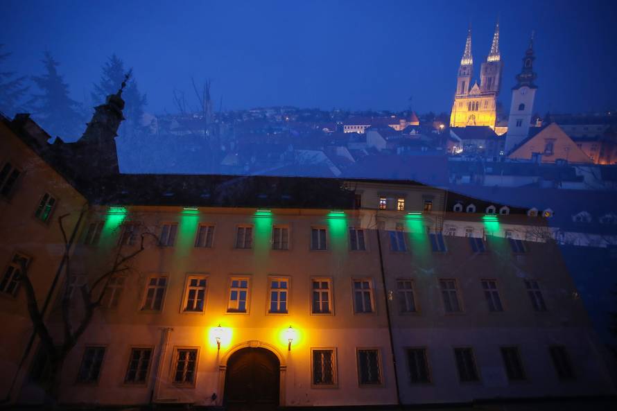 Na Dan svetog Patrika čak su i dizalice u Rijeci  - pozelenile...