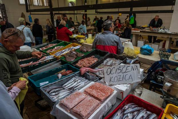 Split: Bogata ponuda ribe petkom u splitskoj ribarnici