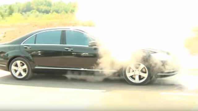 Planuo auto Milorada Dodika, uzrok požara kvar na hladnjaku